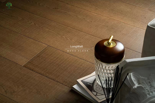 Pisos de madeira projetados em carvalho europeu reativo químico fumado Sawmark LWD-EB014